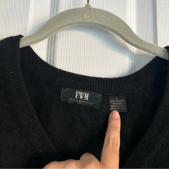 FWM Black V-Neck Cashmere Sweater - Picture 2 of 2